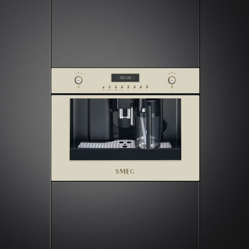 Cafetera Smeg CMS8451P, integración Cort
