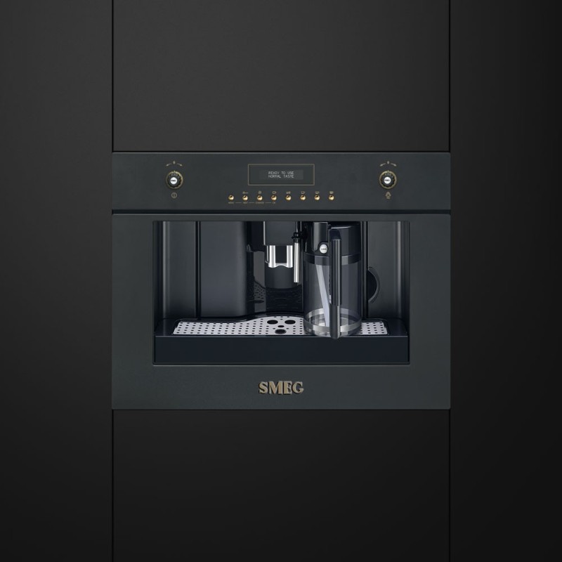 Cafetera Smeg CMS8451A, integración Cort