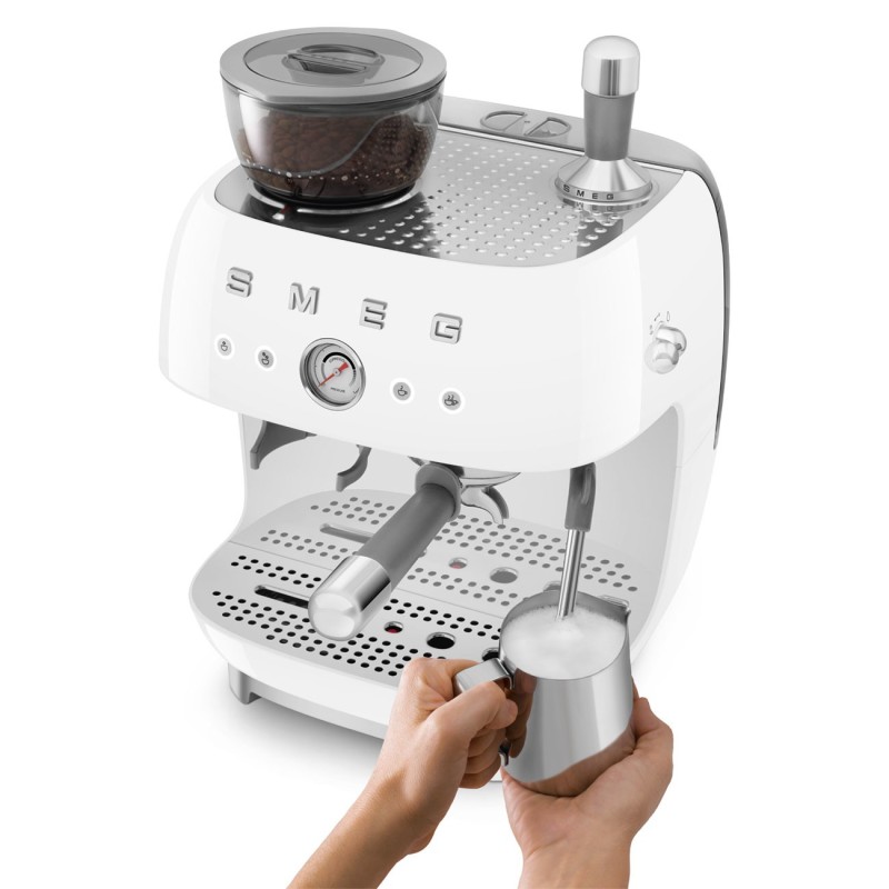 Cafetera Espresso Smeg EGF03WHEU,  con m